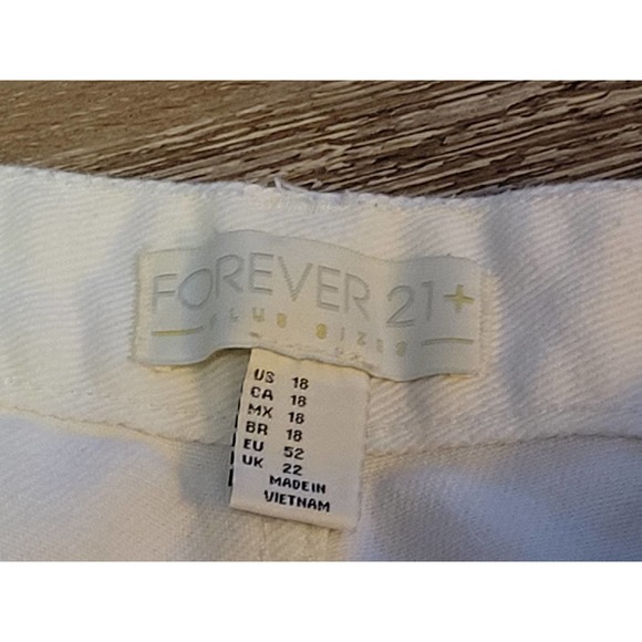 Forever 21 Destroyed White Jean Shorts. Size 18. Cut off style. - Picture 5 of 7